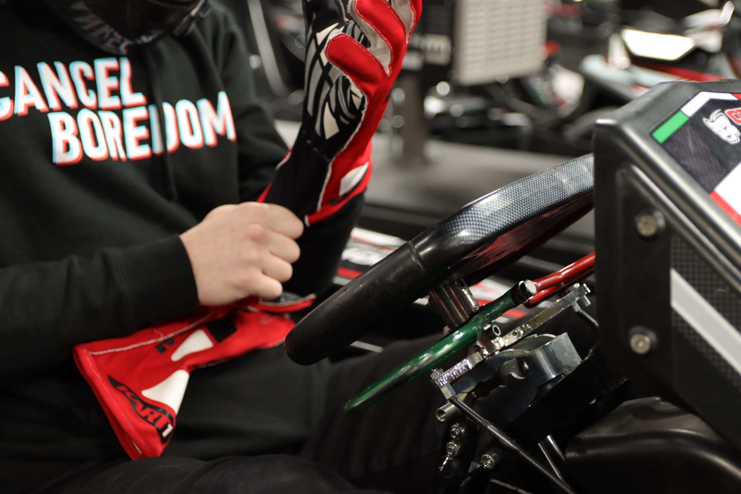 Hand operating go kart system for handicapable